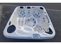 5 persoons jacuzzi en buitenspa - afbeelding 14 van  21
