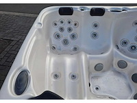 5 persoons jacuzzi en buitenspa - afbeelding 17 van  21