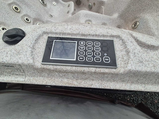 5 persoons jacuzzi en buitenspa - afbeelding 14 van  22