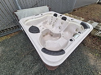 5 persoons jacuzzi en buitenspa - afbeelding 10 van  15