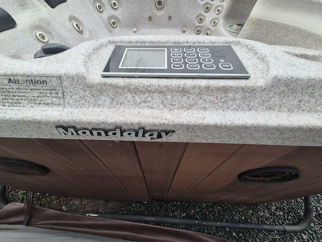 5 persoons jacuzzi en buitenspa - afbeelding 14 van  15