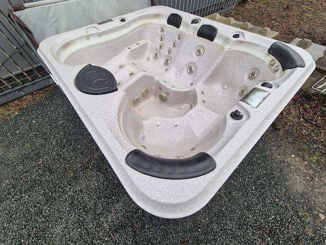 5 persoons jacuzzi en buitenspa - afbeelding 6 van  15