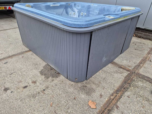 5 persoons jacuzzi en buitenspa - afbeelding 23 van  26