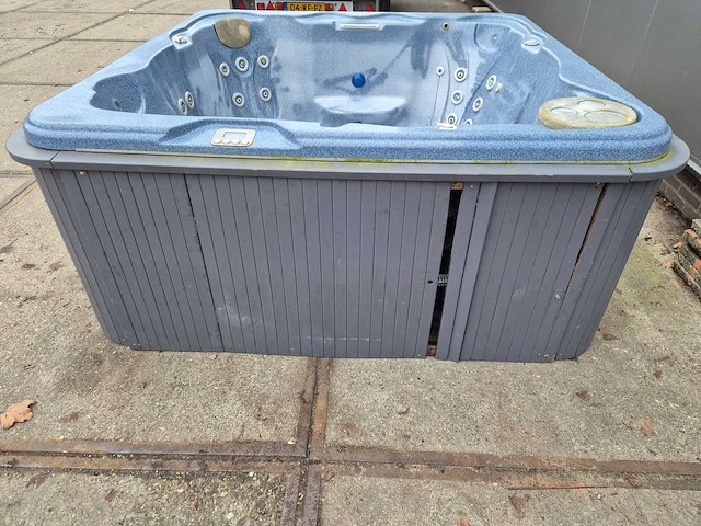 5 persoons jacuzzi en buitenspa - afbeelding 24 van  26