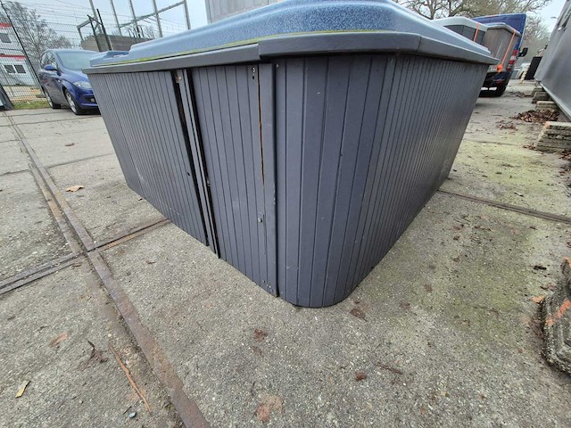 5 persoons jacuzzi en buitenspa - afbeelding 25 van  26