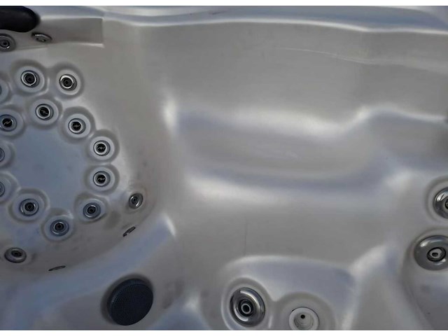5 persoons jacuzzi en buitenspa - afbeelding 9 van  21