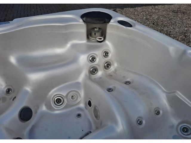 5 persoons jacuzzi en buitenspa - afbeelding 10 van  21