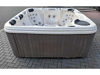 5 persoons jacuzzi en buitenspa - afbeelding 18 van  21