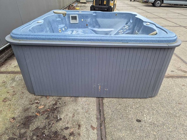 5 persoons jacuzzi en buitenspa - afbeelding 13 van  26