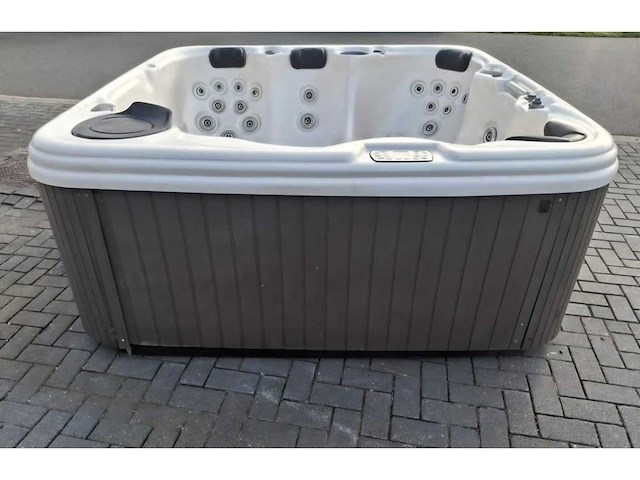 5 persoons jacuzzi en buitenspa - afbeelding 15 van  21
