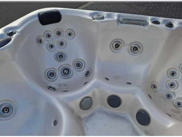 5 persoons jacuzzi en buitenspa - afbeelding 20 van  21