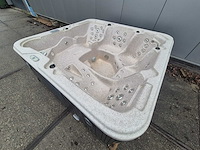 5 persoons jacuzzi en buitenspa - afbeelding 10 van  13