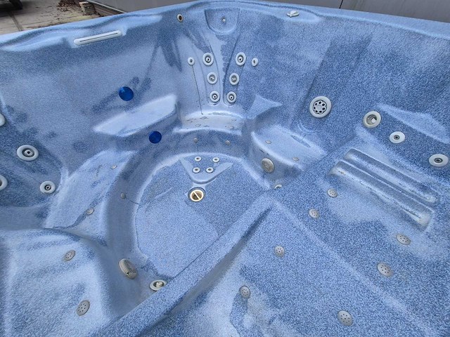 5 persoons jacuzzi en buitenspa - afbeelding 14 van  26