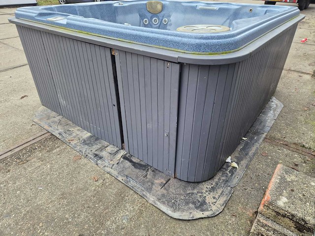 5 persoons jacuzzi en buitenspa - afbeelding 19 van  26