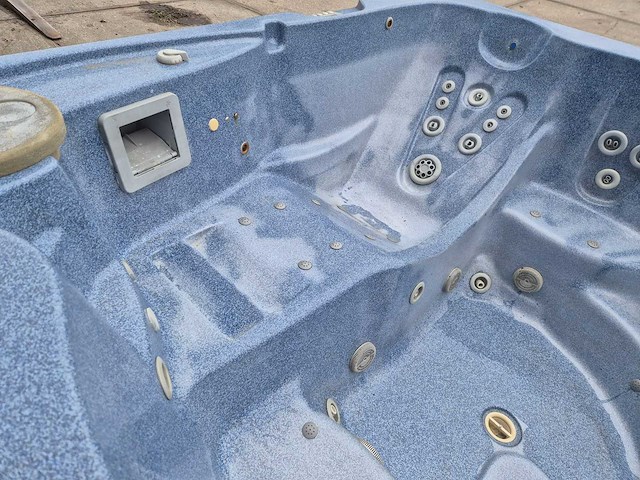 5 persoons jacuzzi en buitenspa - afbeelding 2 van  26