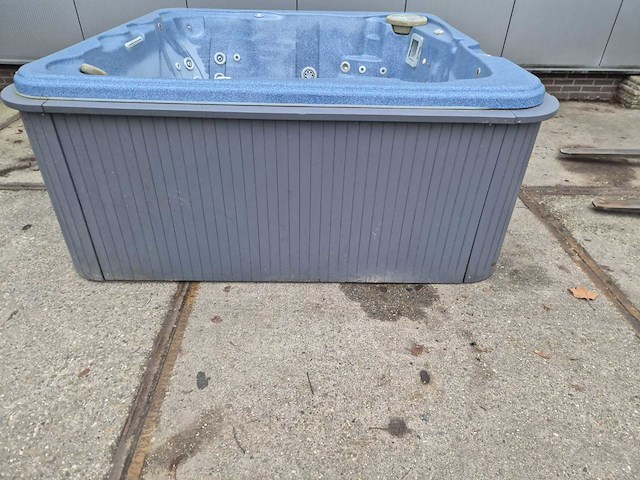 5 persoons jacuzzi en buitenspa - afbeelding 15 van  26