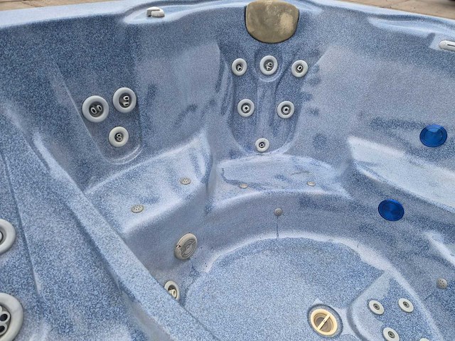 5 persoons jacuzzi en buitenspa - afbeelding 25 van  26