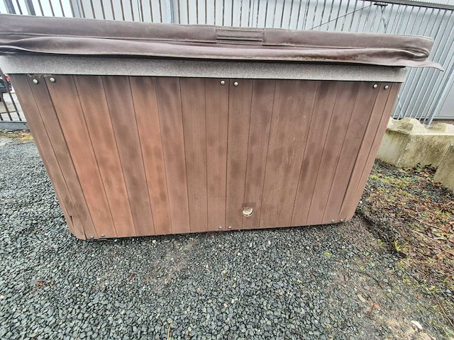 5 persoons jacuzzi en buitenspa - afbeelding 7 van  19