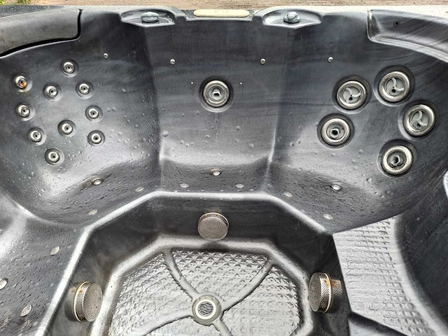 5 persoons jacuzzi en buitenspa - afbeelding 3 van  31