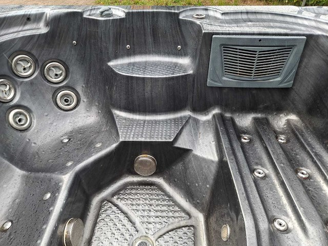 5 persoons jacuzzi en buitenspa - afbeelding 4 van  31