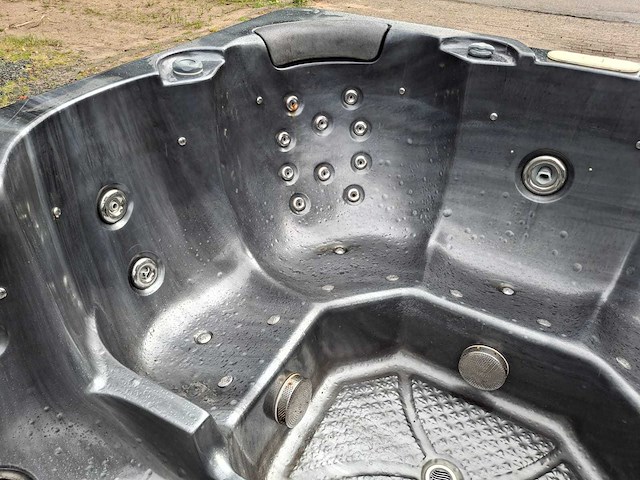 5 persoons jacuzzi en buitenspa - afbeelding 5 van  31
