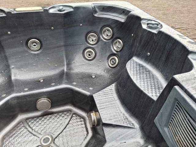 5 persoons jacuzzi en buitenspa - afbeelding 7 van  31