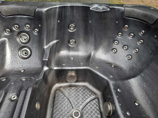 5 persoons jacuzzi en buitenspa - afbeelding 8 van  31