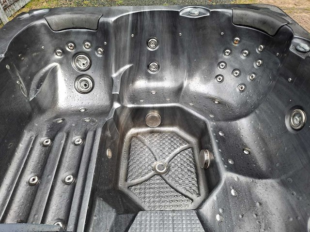 5 persoons jacuzzi en buitenspa - afbeelding 10 van  31