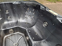 5 persoons jacuzzi en buitenspa - afbeelding 11 van  31