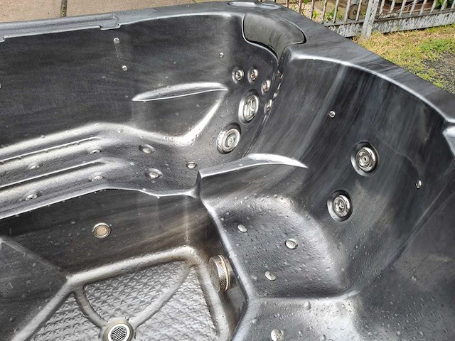 5 persoons jacuzzi en buitenspa - afbeelding 16 van  31