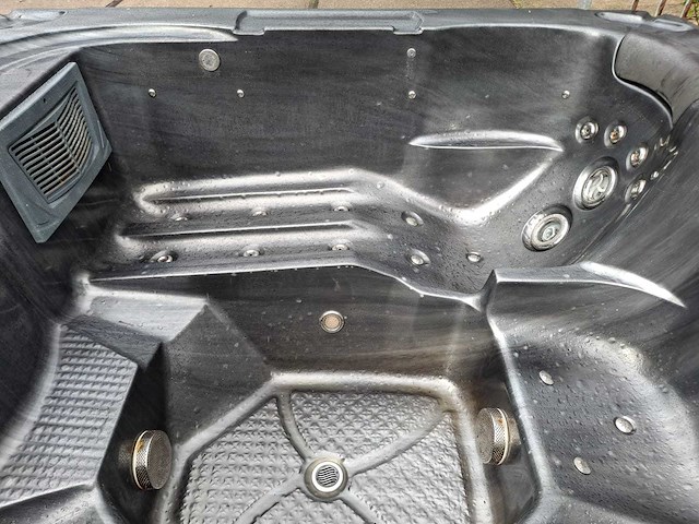 5 persoons jacuzzi en buitenspa - afbeelding 17 van  31