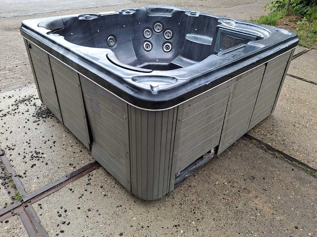 5 persoons jacuzzi en buitenspa - afbeelding 19 van  31