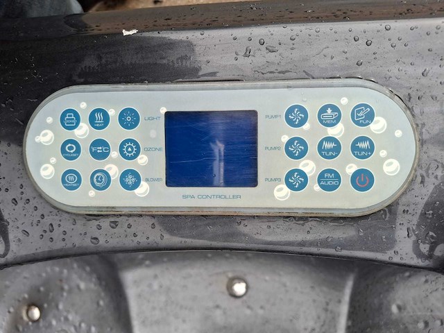 5 persoons jacuzzi en buitenspa - afbeelding 27 van  31