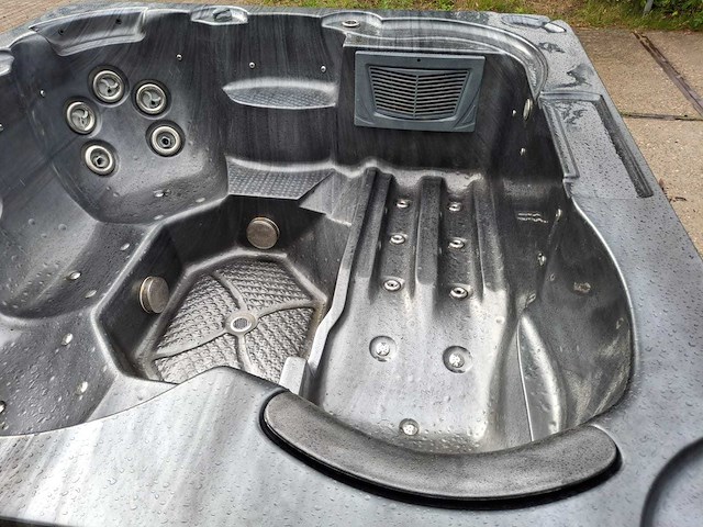 5 persoons jacuzzi en buitenspa - afbeelding 31 van  31
