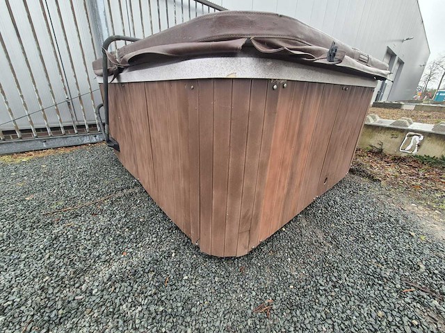 5 persoons jacuzzi en buitenspa - afbeelding 6 van  23
