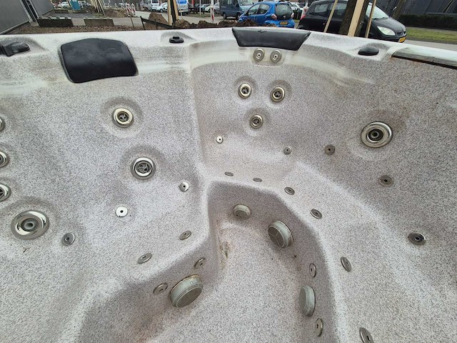 5 persoons jacuzzi en buitenspa - afbeelding 23 van  23