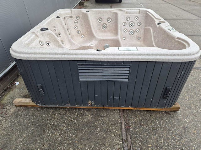 5 persoons jacuzzi en buitenspa - afbeelding 3 van  17