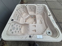 5 persoons jacuzzi en buitenspa - afbeelding 1 van  17