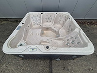 5 persoons jacuzzi en buitenspa - afbeelding 13 van  17
