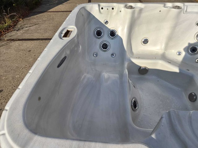 5 persoons jacuzzi en buitenspa - afbeelding 6 van  29