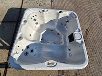 5 persoons jacuzzi en buitenspa - afbeelding 1 van  29