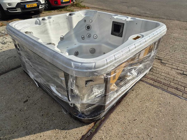 5 persoons jacuzzi en buitenspa - afbeelding 21 van  29