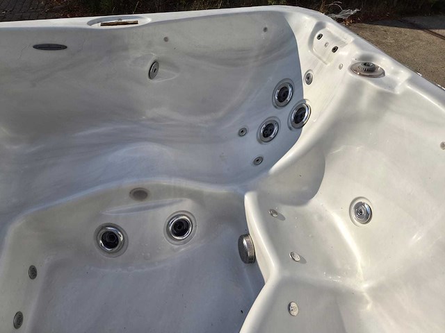 5 persoons jacuzzi en buitenspa - afbeelding 12 van  29