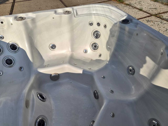 5 persoons jacuzzi en buitenspa - afbeelding 24 van  29