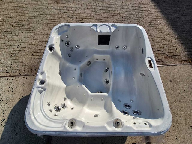 5 persoons jacuzzi en buitenspa - afbeelding 4 van  29