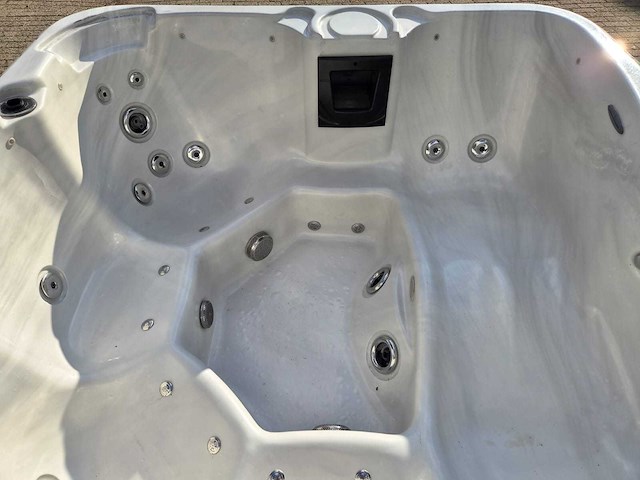 5 persoons jacuzzi en buitenspa - afbeelding 5 van  29