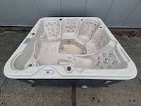 5 persoons jacuzzi en buitenspa - afbeelding 13 van  17