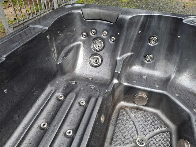 5 persoons jacuzzi en buitenspa - afbeelding 13 van  31
