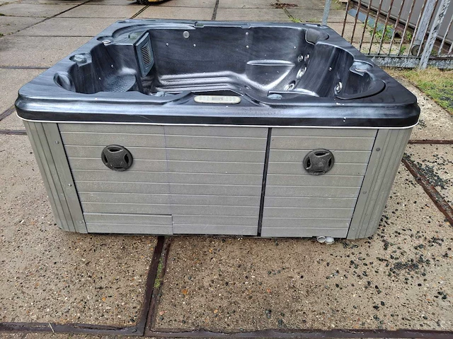 5 persoons jacuzzi en buitenspa - afbeelding 25 van  31