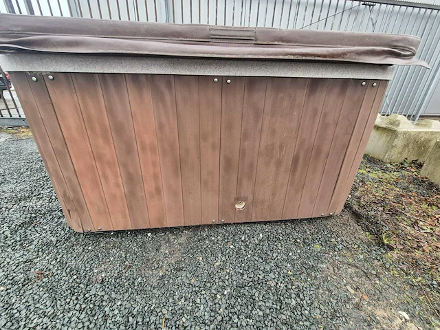 5 persoons jacuzzi en buitenspa - afbeelding 7 van  23